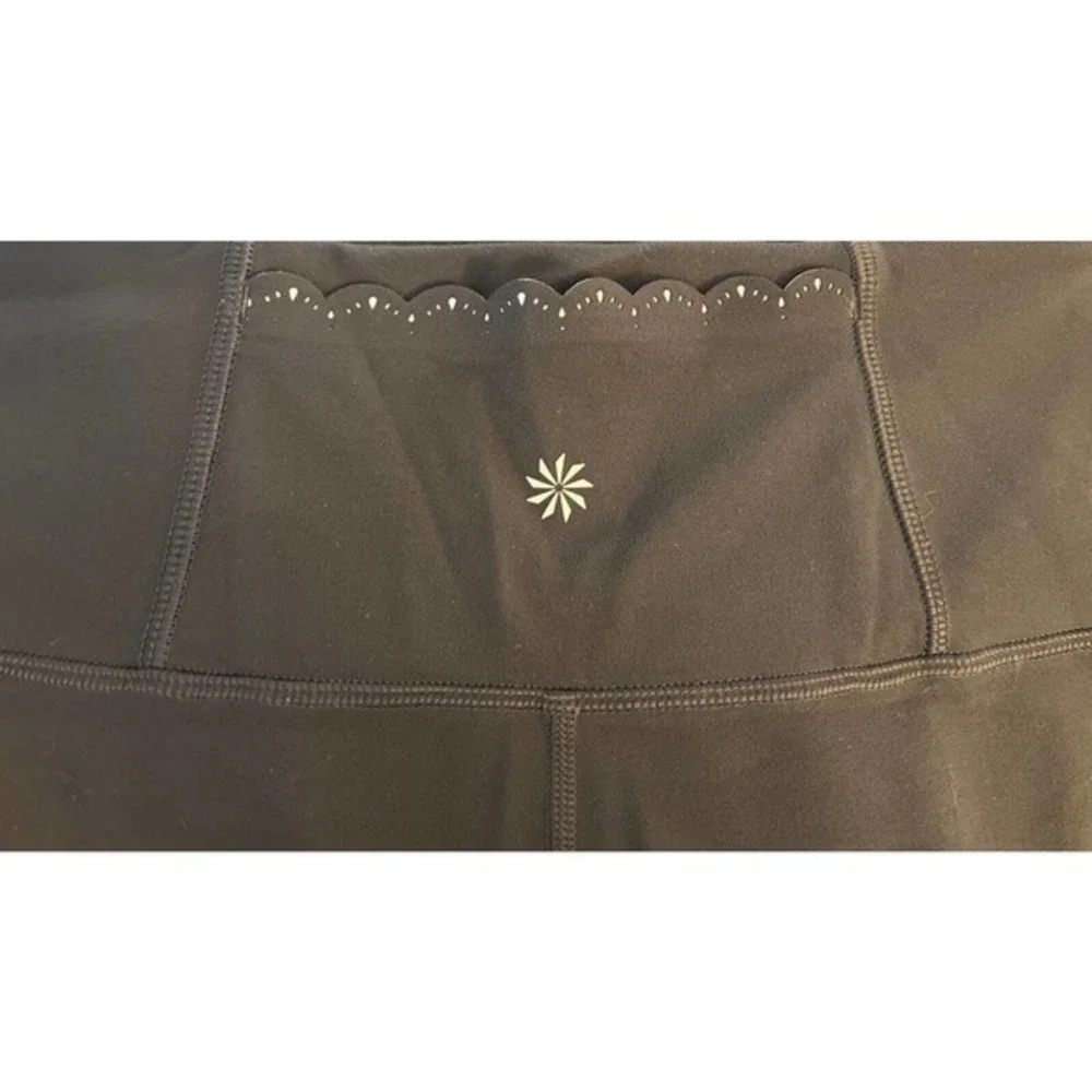 ATHLETA Scalloped Lasercut Tight Capri Legging Sz:Medium Plum/Dusk Pink‎ EUC